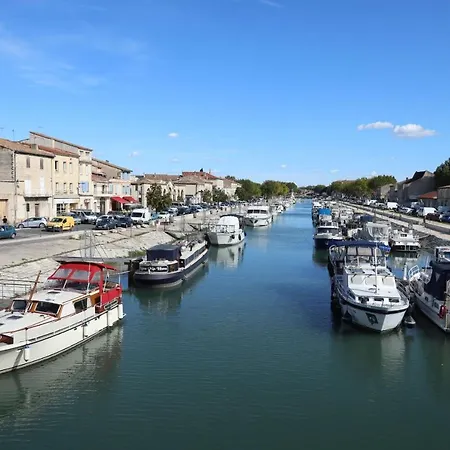 Maison Le Petit Balcon Beaucaire Holiday home *